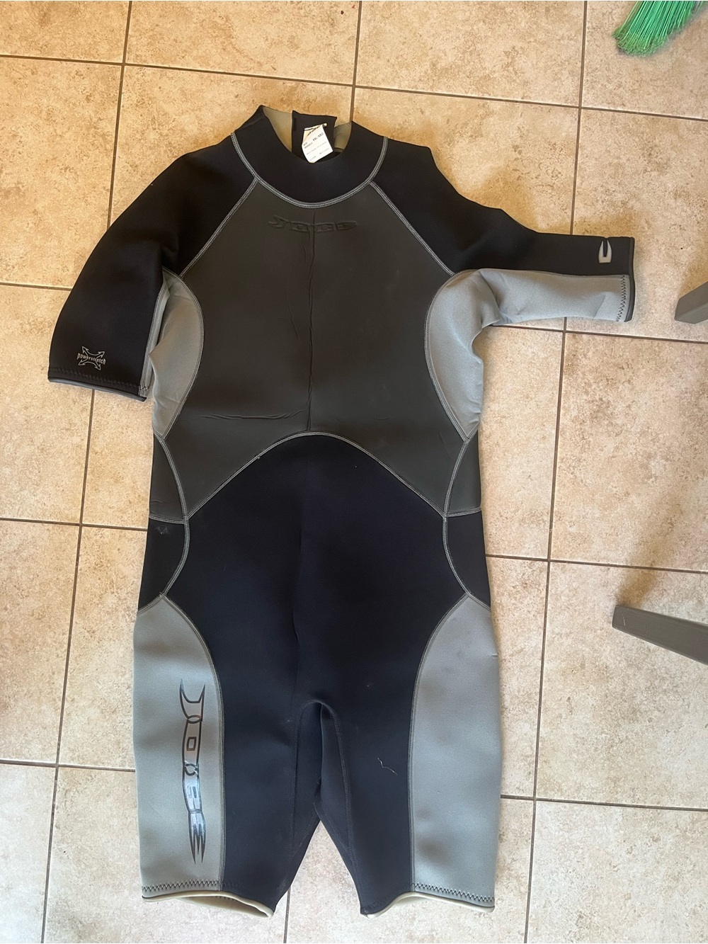 Jobe Short Sleeve Neoprene Springsuit in Black & Gray
